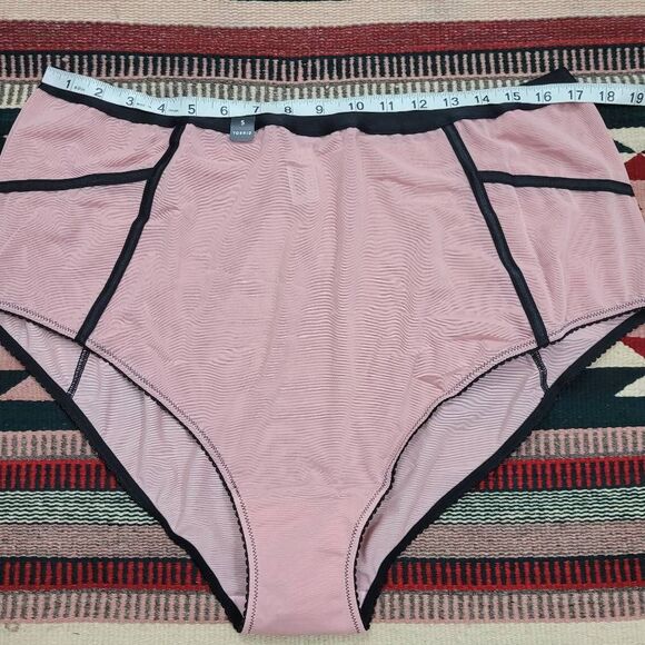 NWT Torrid Pink Black Mesh Bralette & High-Waist Panty Set Sz 5X Sexy Wired - Picture 5 of 6